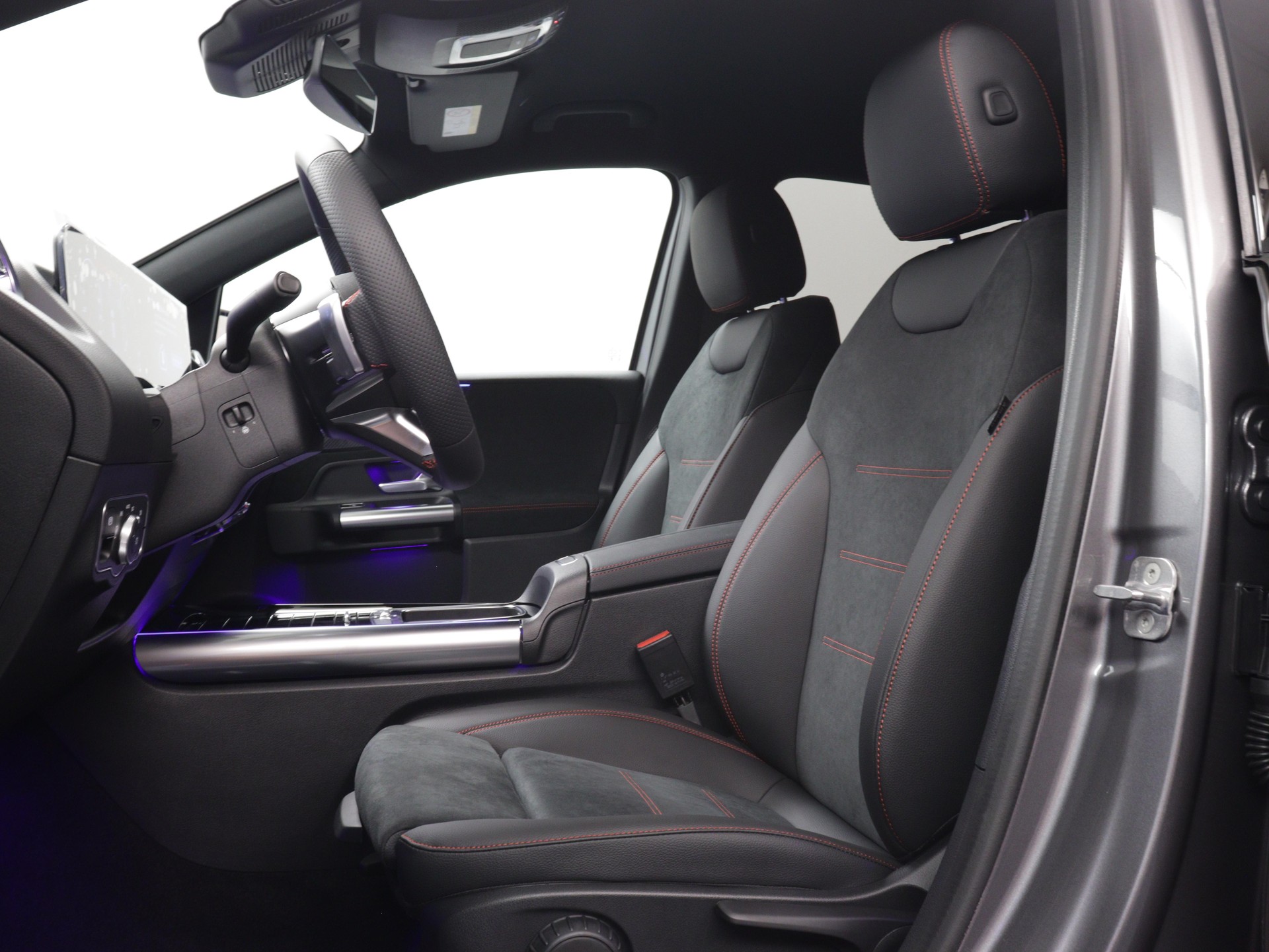 MERCEDES-BENZ B 200 AMG Line-image-9