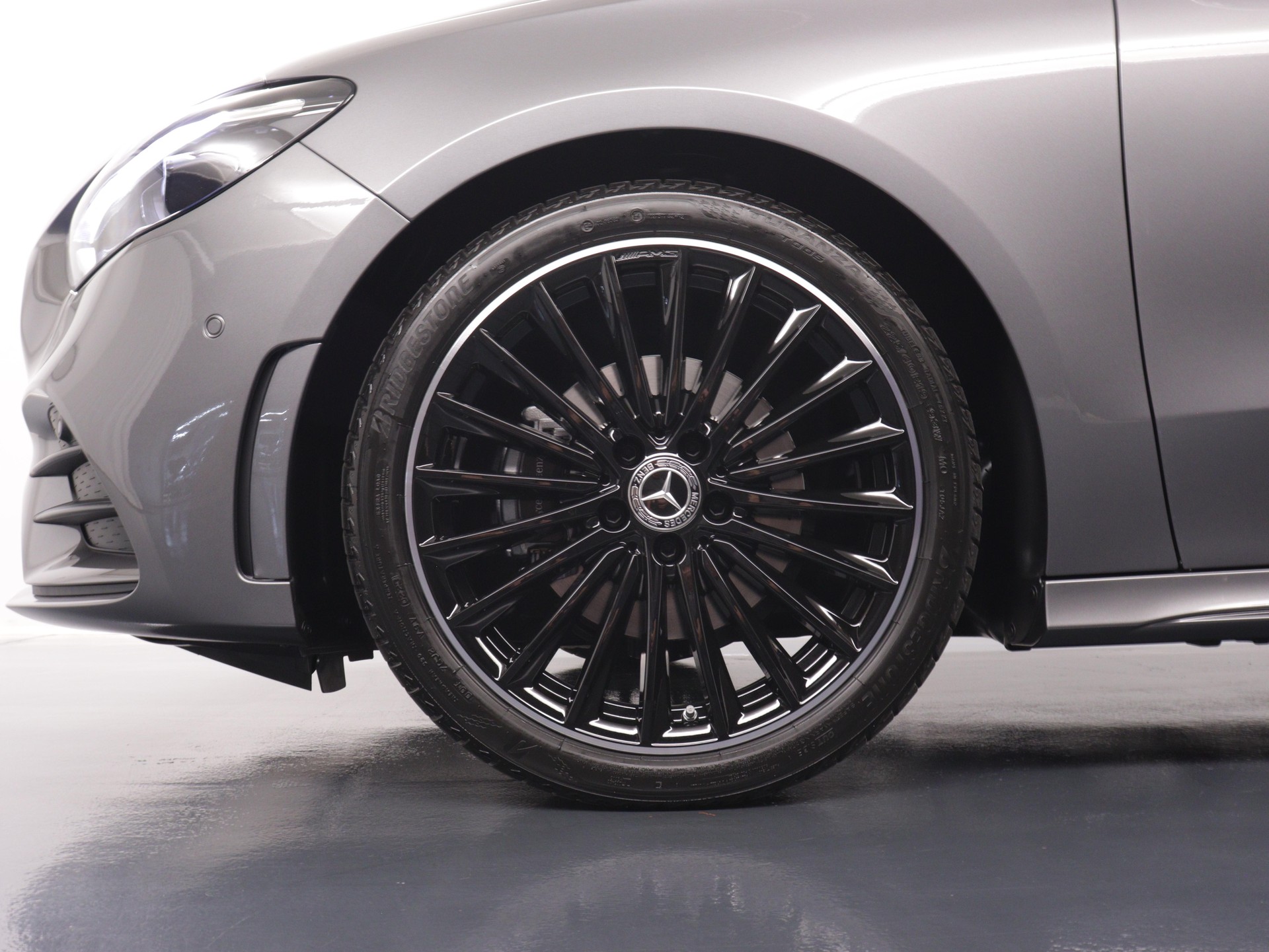 MERCEDES-BENZ B 200 AMG Line-image-12
