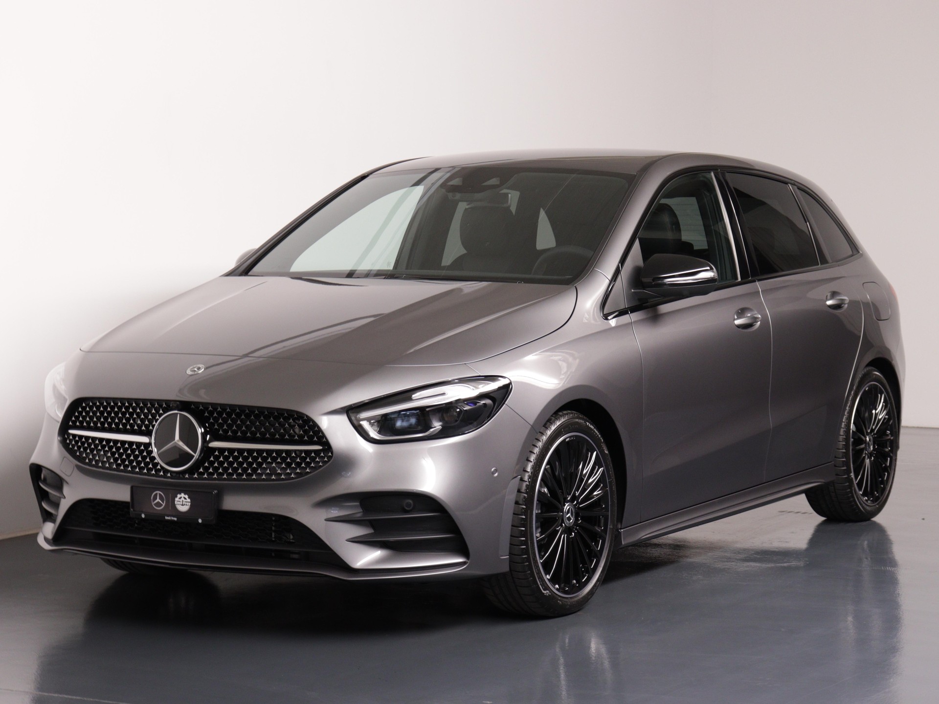 MERCEDES-BENZ B 200 AMG Line-image-1