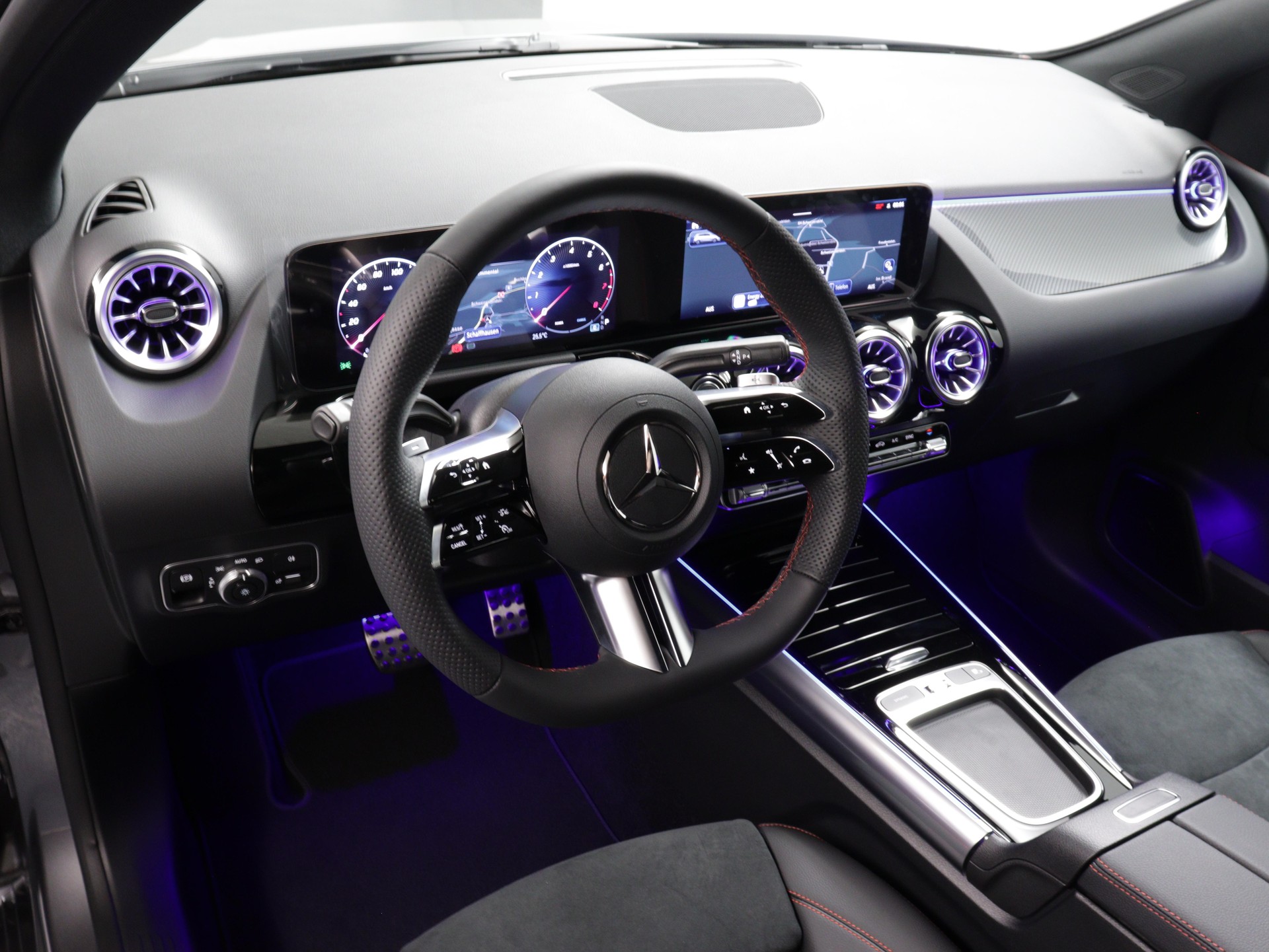 MERCEDES-BENZ B 200 AMG Line-image-8
