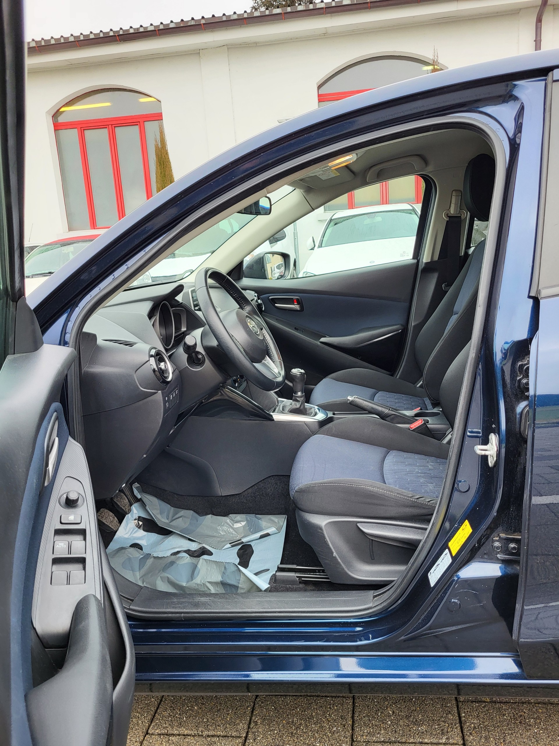 MAZDA 2 1.5i 16V Skyactiv-G Ambition-image-10