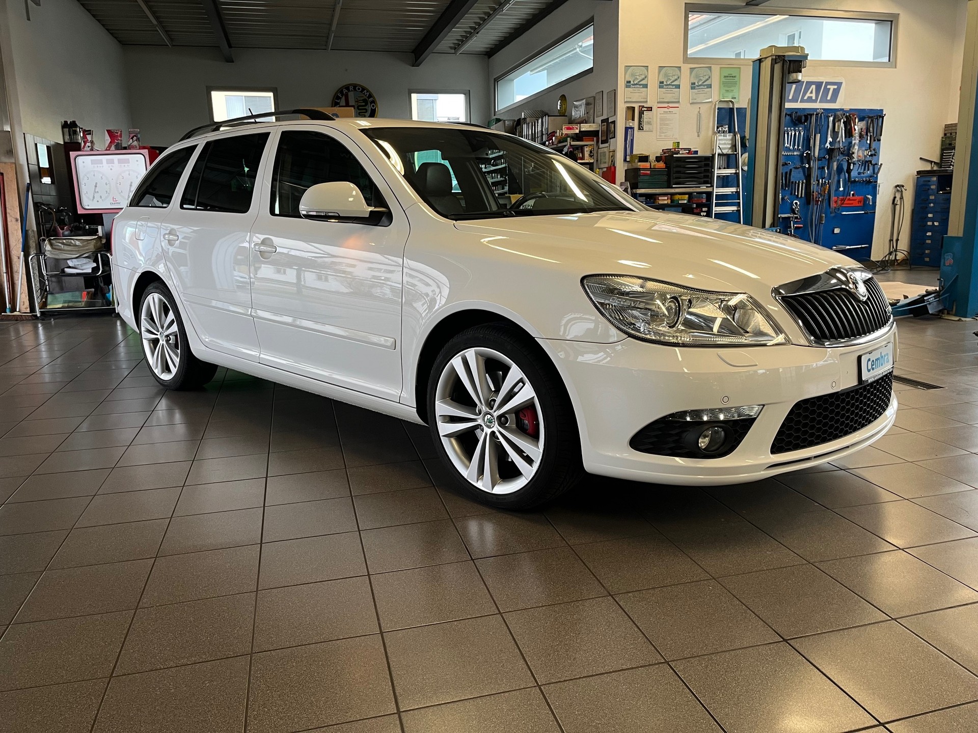 SKODA Octavia Combi 2.0 TSI RS DSG-image-1