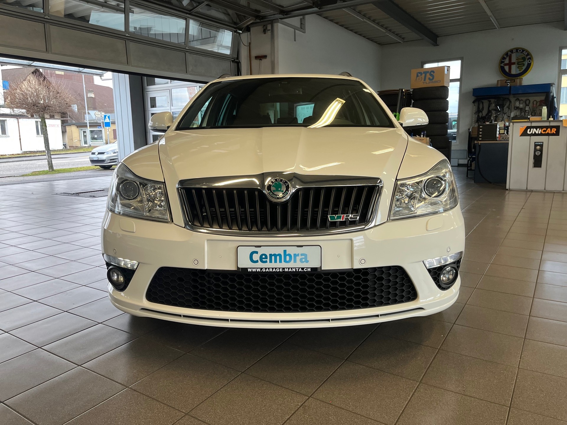SKODA Octavia Combi 2.0 TSI RS DSG-image-5