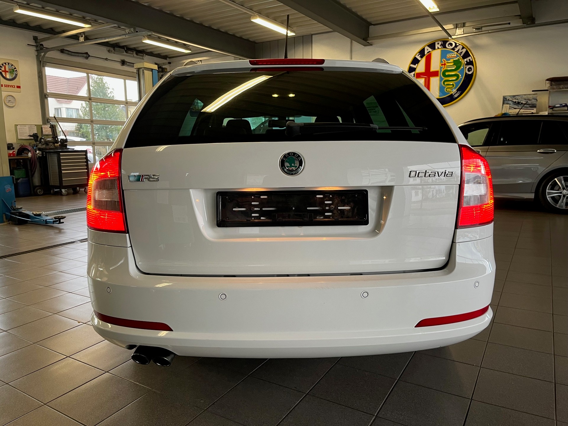SKODA Octavia Combi 2.0 TSI RS DSG-image-3
