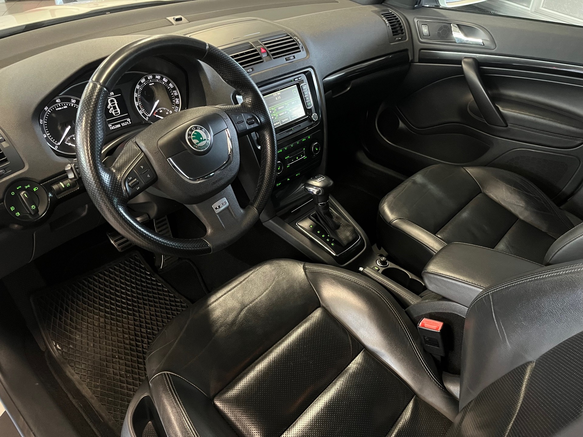 SKODA Octavia Combi 2.0 TSI RS DSG-image-7
