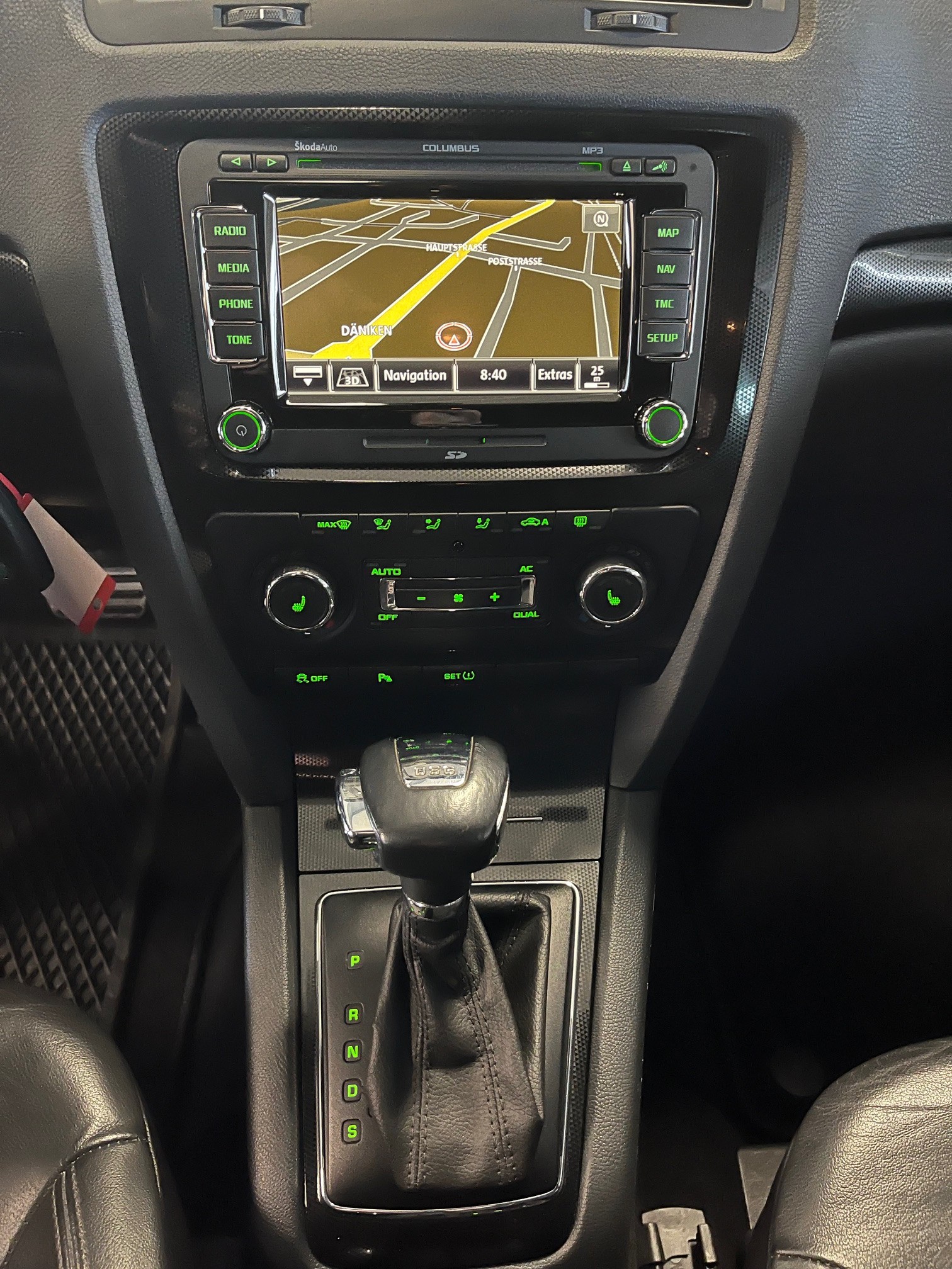 SKODA Octavia Combi 2.0 TSI RS DSG-image-9