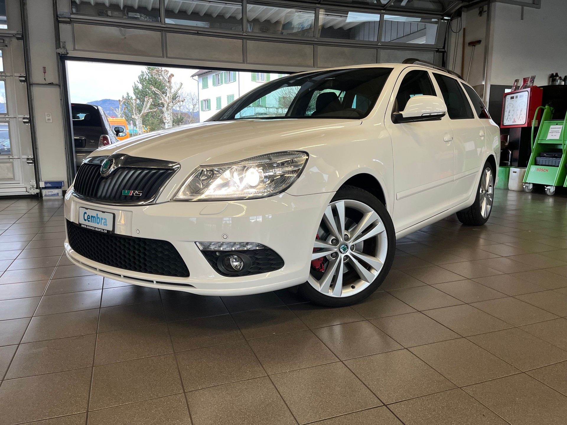 SKODA Octavia Combi 2.0 TSI RS DSG-image-0