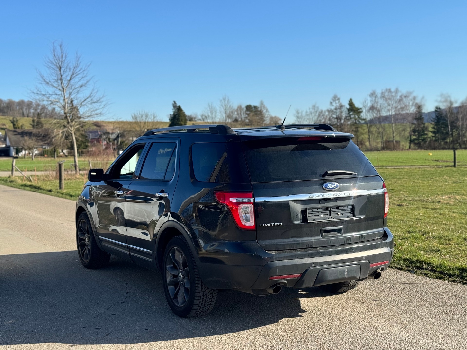 FORD EXPLORER 2WD-image-2