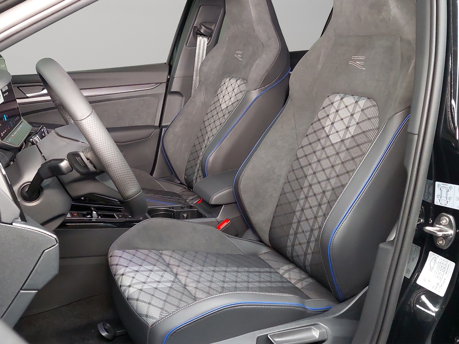 VW Golf 1.5 e TSI mHEV R-Line DSG-image-5