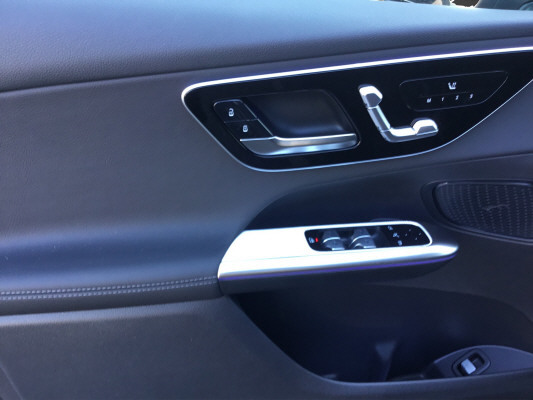 MERCEDES-BENZ GLC 200 4Matic 9G-Tronic-image-9