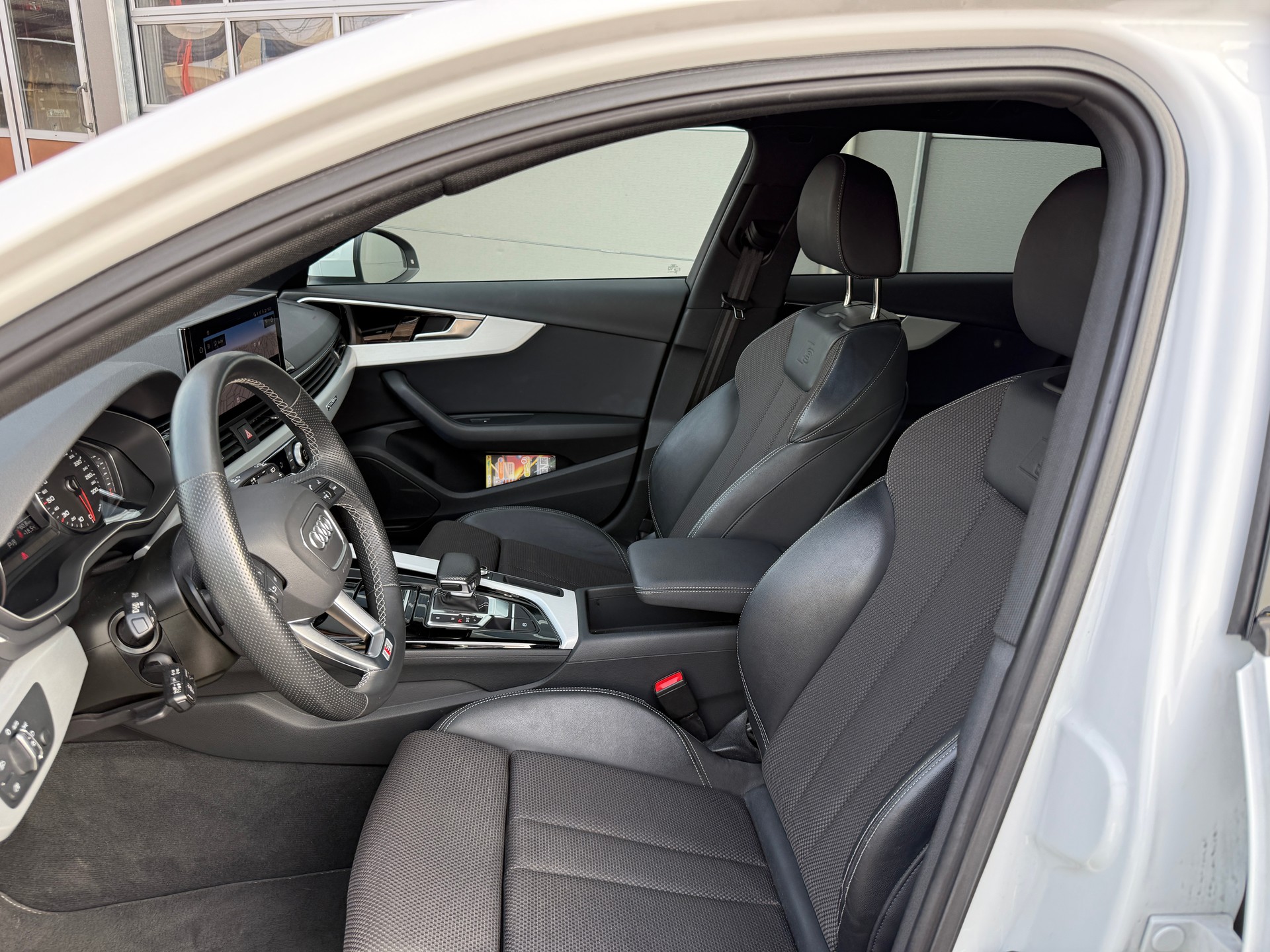 AUDI A4 Avant 45 TFSI S line S-tronic quattro-image-10