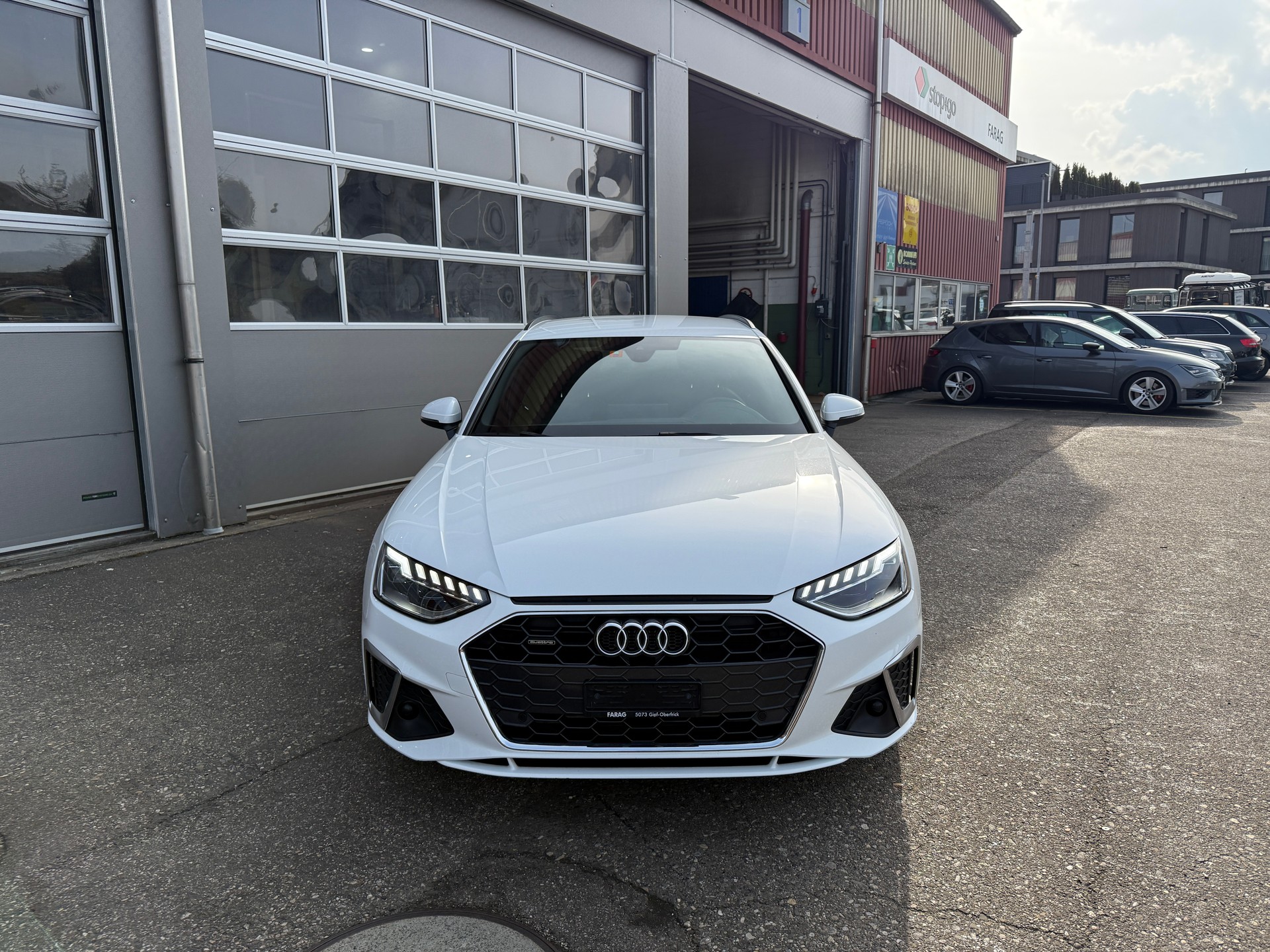 AUDI A4 Avant 45 TFSI S line S-tronic quattro-image-2