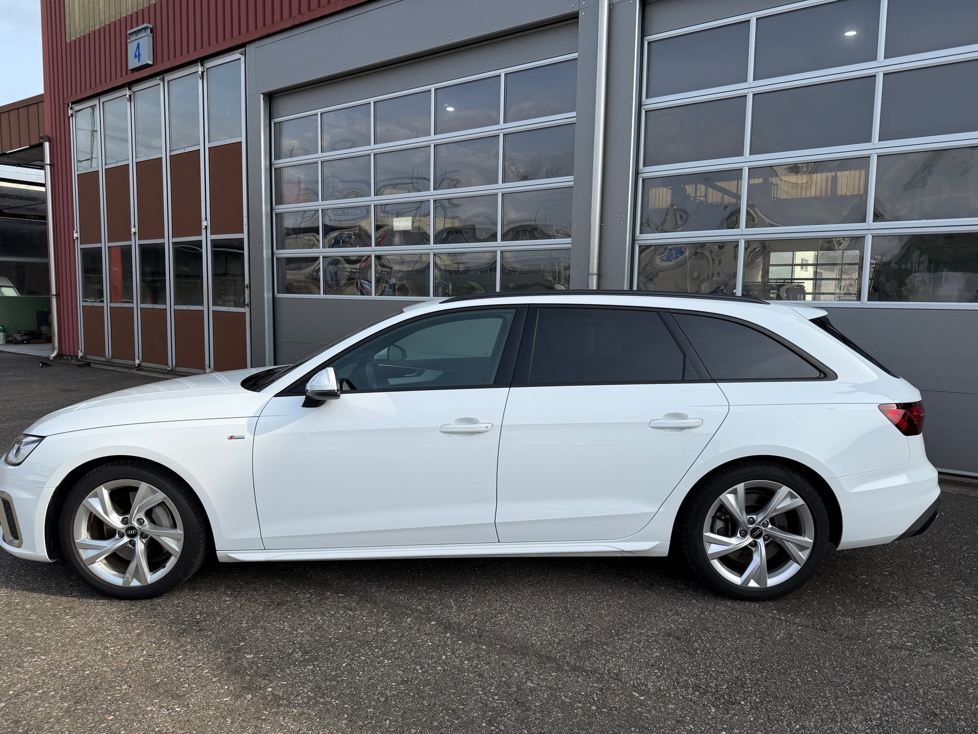 AUDI A4 Avant 45 TFSI S line S-tronic quattro-image-3
