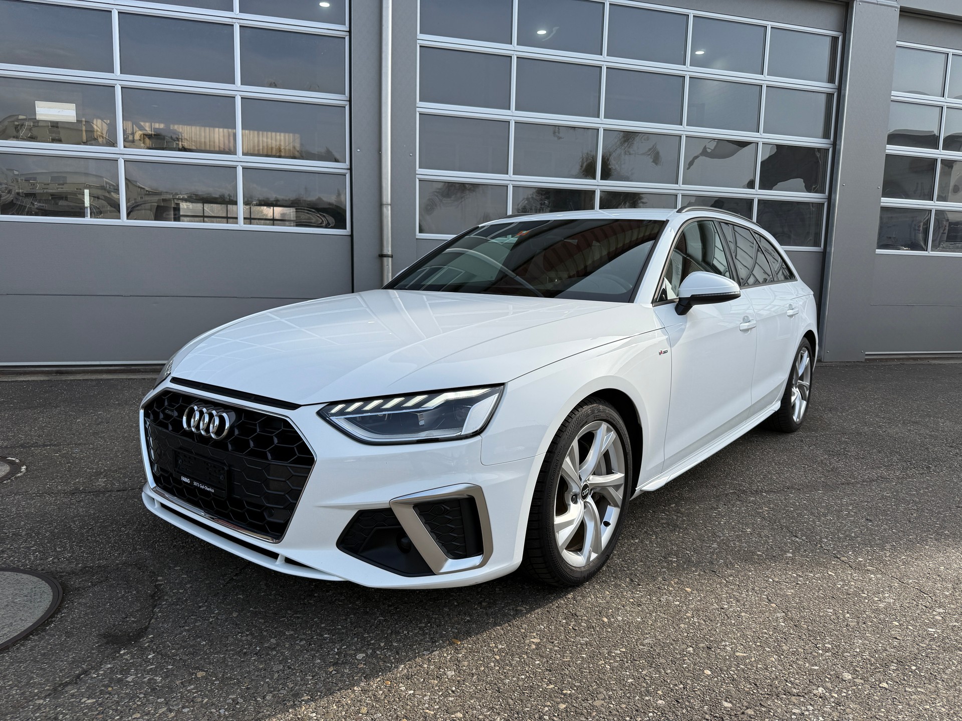 AUDI A4 Avant 45 TFSI S line S-tronic quattro