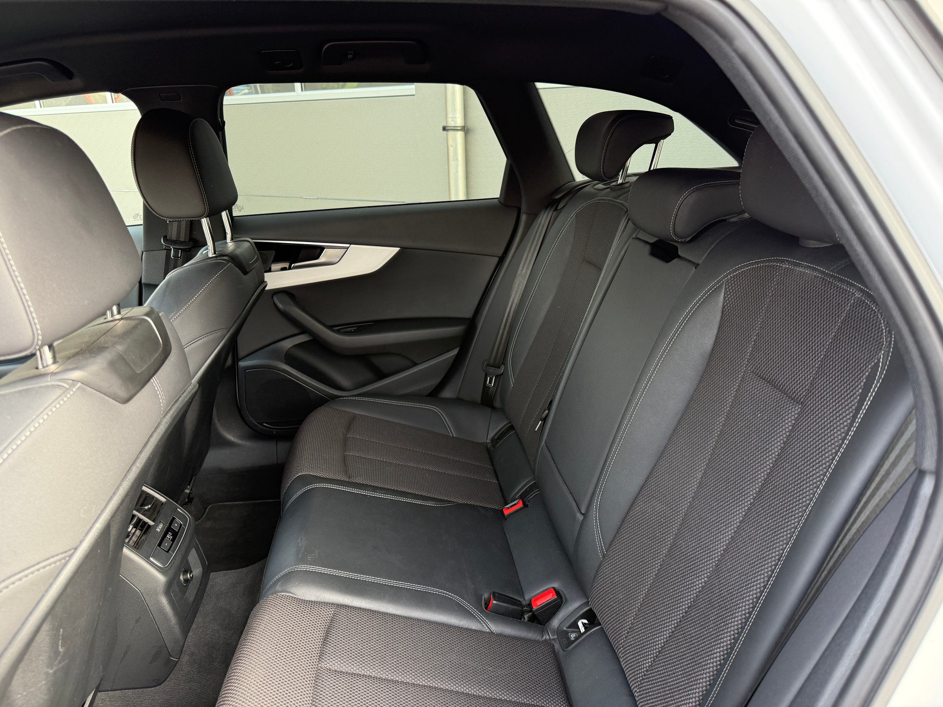 AUDI A4 Avant 45 TFSI S line S-tronic quattro-image-9