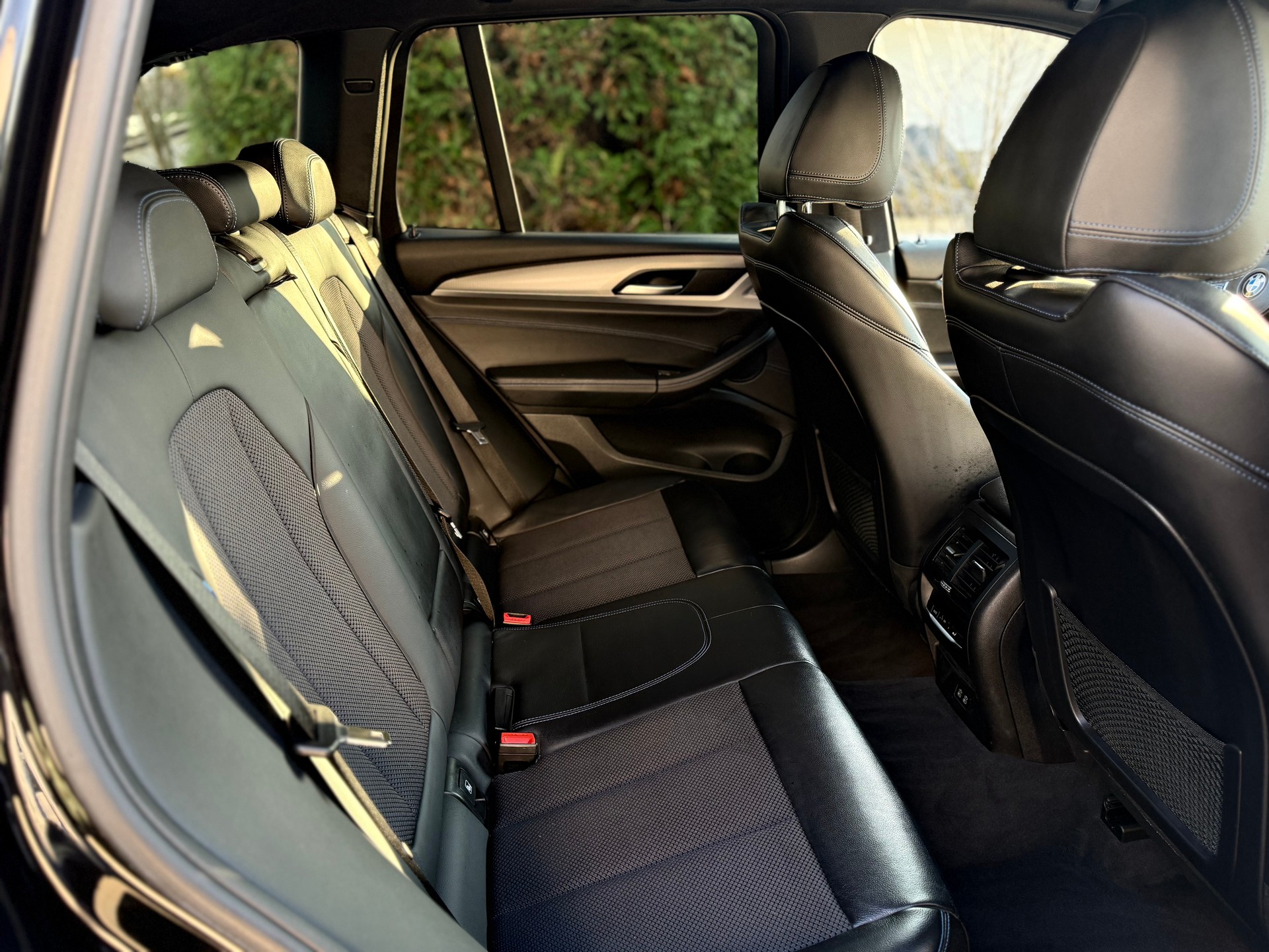 BMW X3 xDrive 20d Individual M Sport Steptronic-image-17