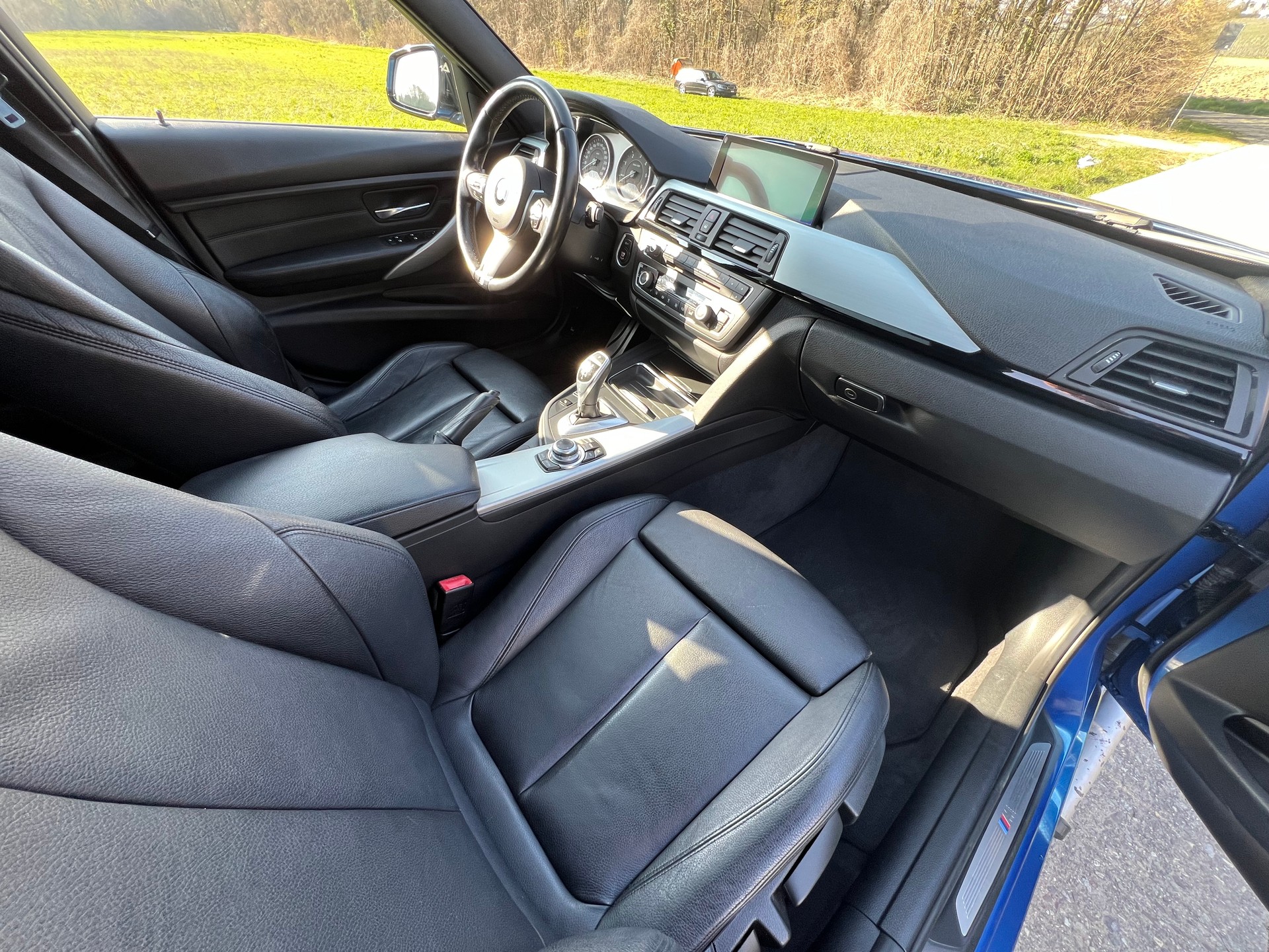 BMW 330d Touring M-Line Steptronic-image-8