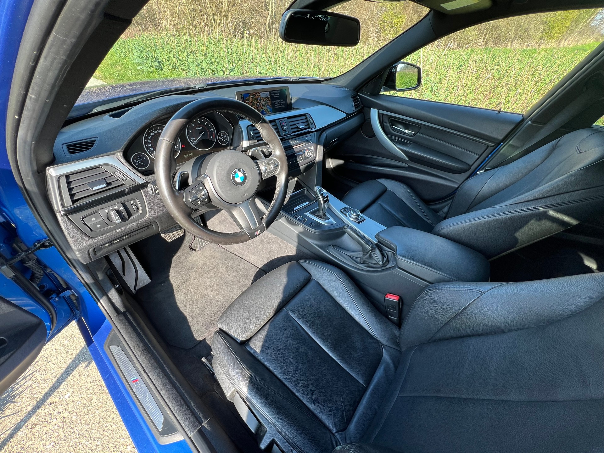 BMW 330d Touring M-Line Steptronic-image-4