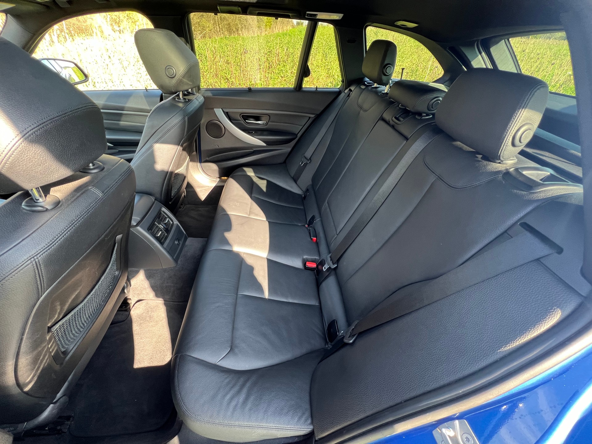 BMW 330d Touring M-Line Steptronic-image-10