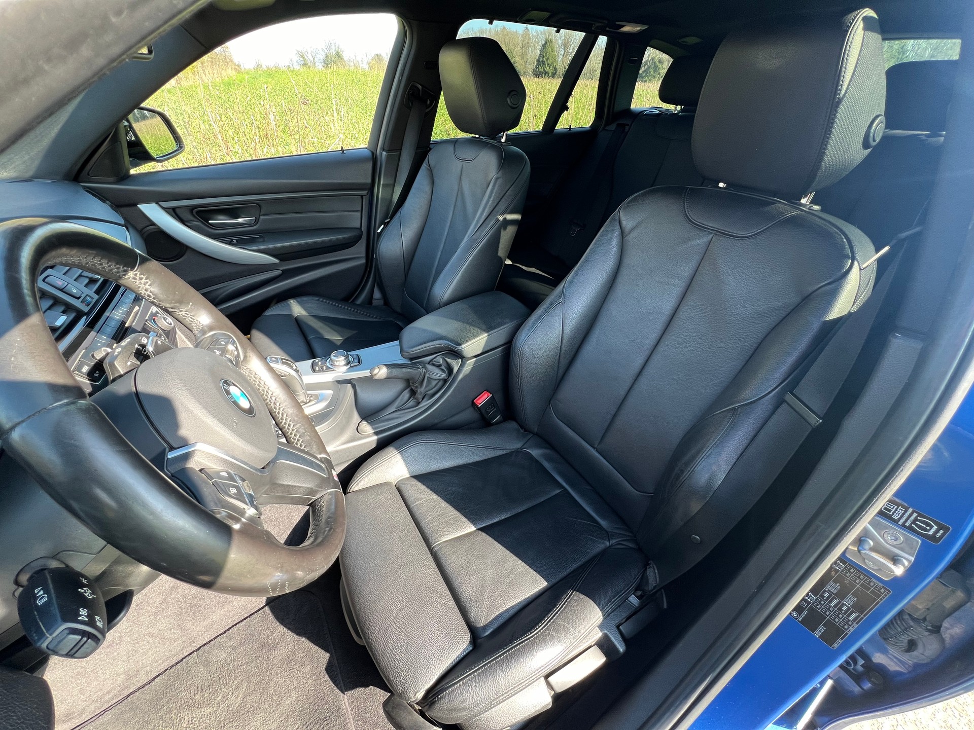 BMW 330d Touring M-Line Steptronic-image-5