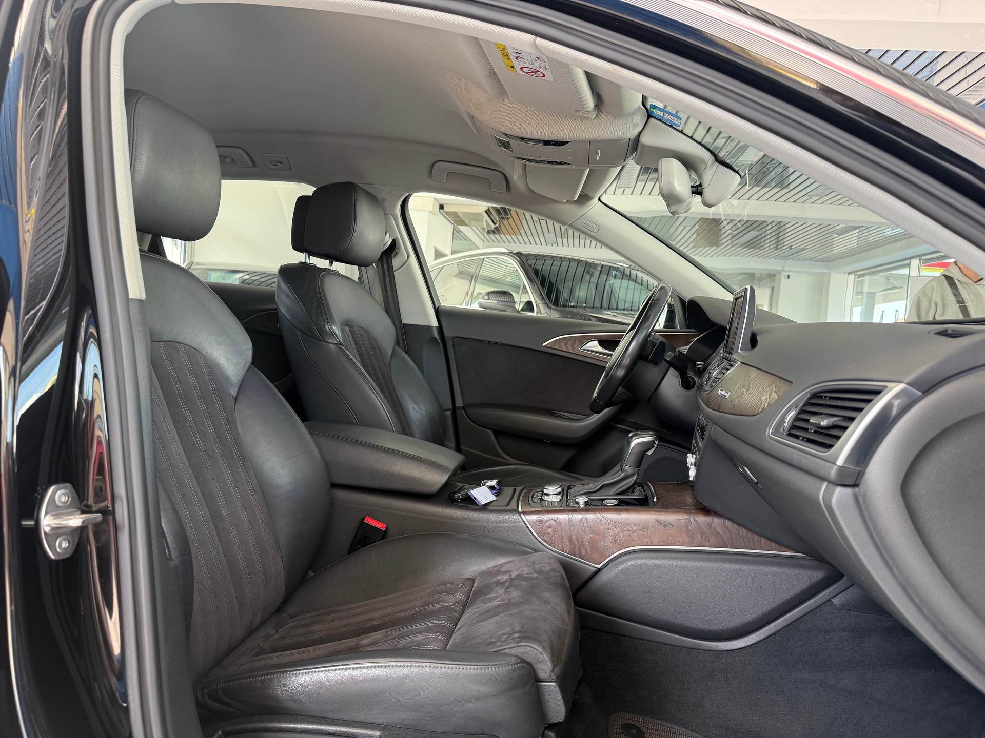 AUDI A6 allroad 3.0 TDI V6 quattro S-tronic-image-14