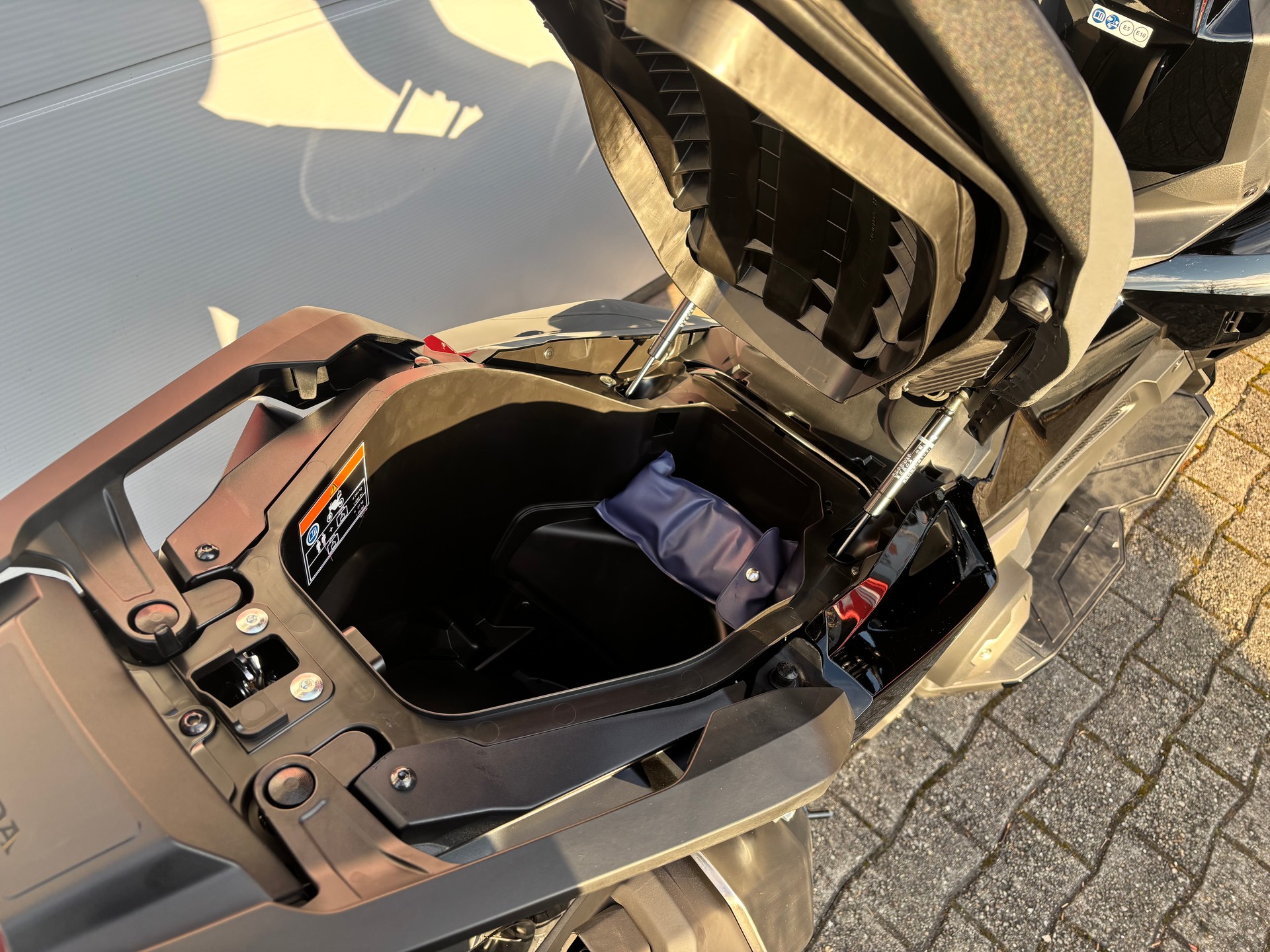 HONDA X-ADV 750-showroom-element-3
