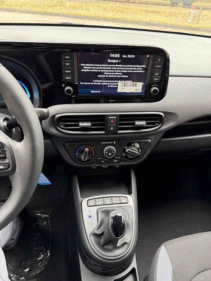 HYUNDAI i10 1.2 Amplia Aut.-image-4
