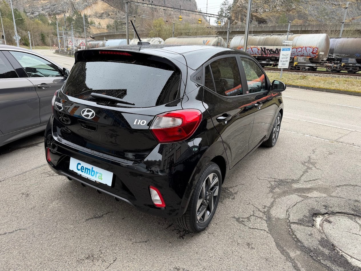 HYUNDAI i10 1.2 Amplia Aut.-image-9