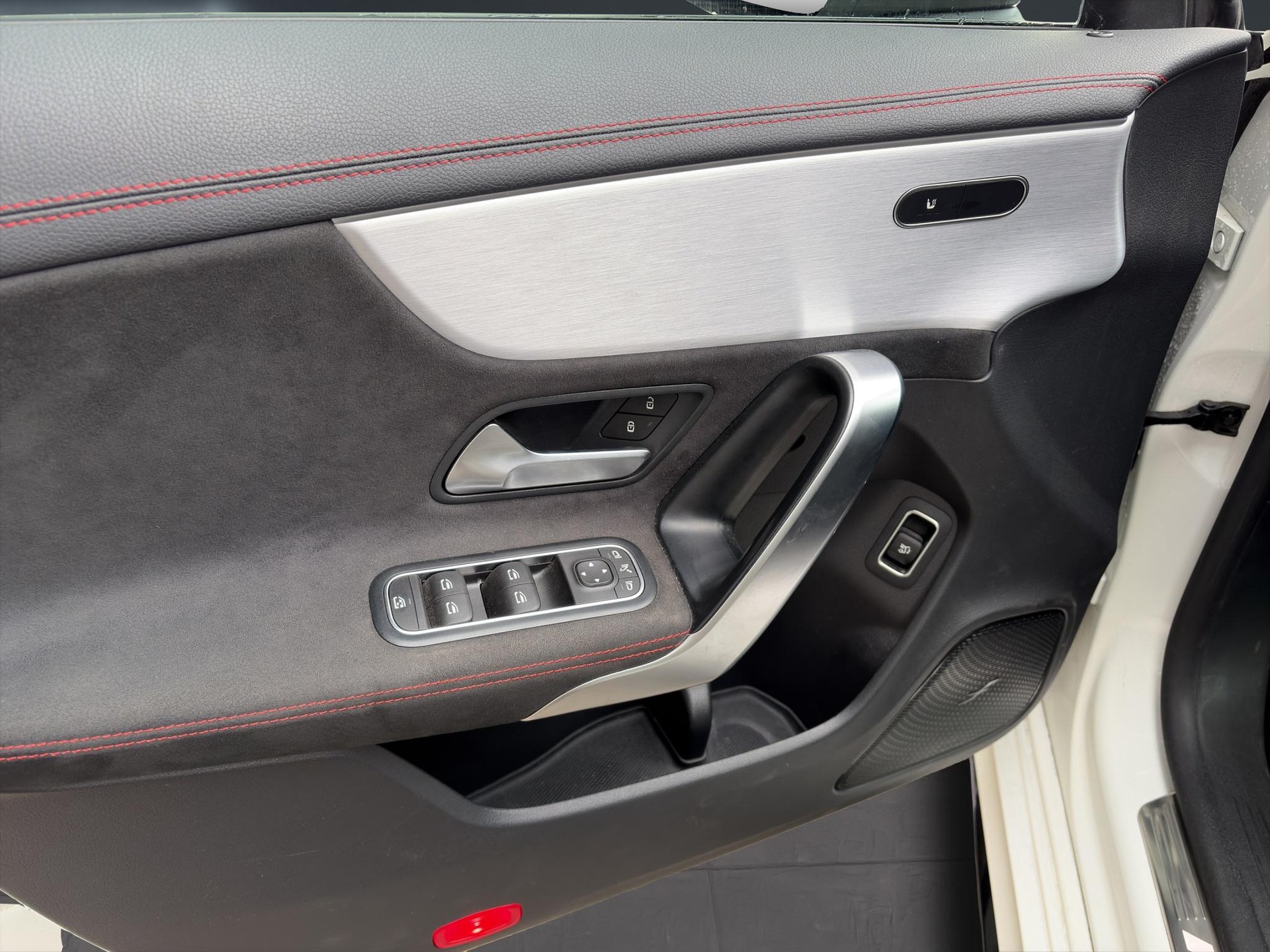 MERCEDES-BENZ CLA 35 AMG 4matic Shooting Brake-image-9