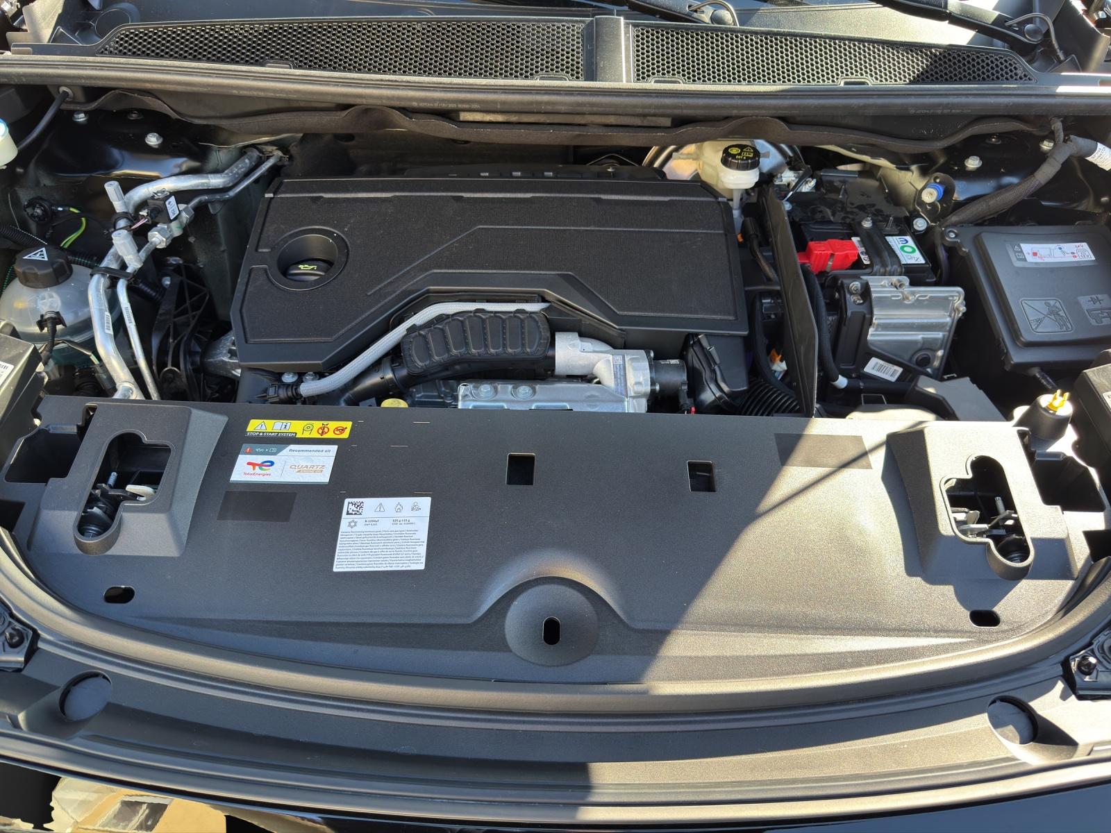 PEUGEOT 3008 1.2 Hybrid Allure Premium-image-15