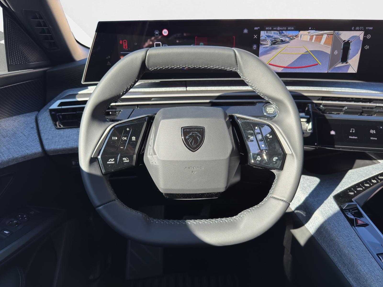 PEUGEOT 3008 1.2 Hybrid Allure Premium-image-9