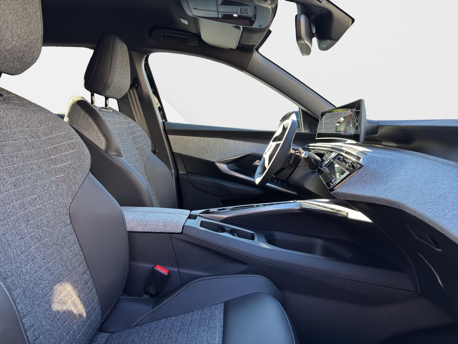 PEUGEOT 3008 1.2 Hybrid Allure Premium-image-12