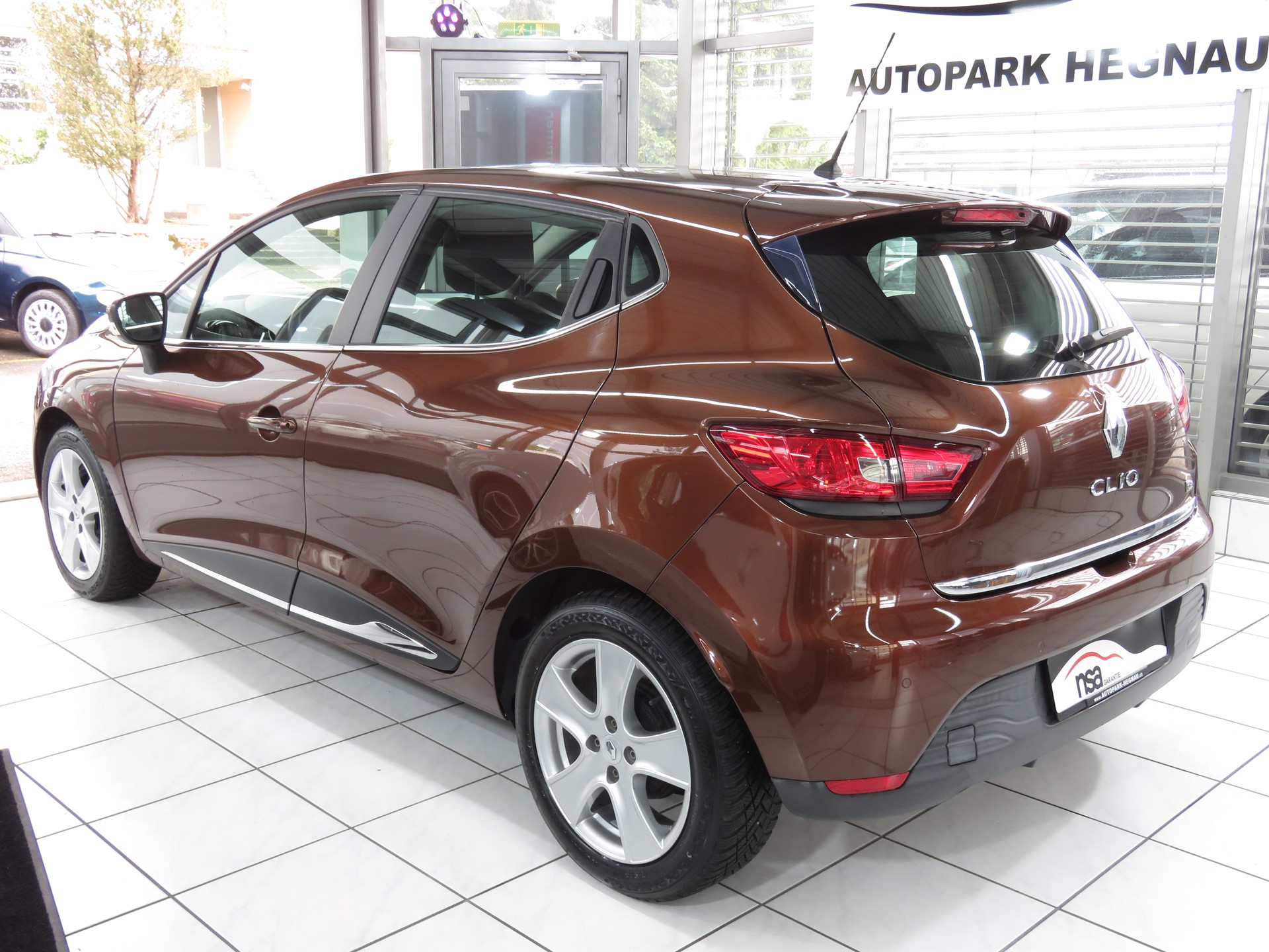 RENAULT Clio 0.9 12V Expression-image-5