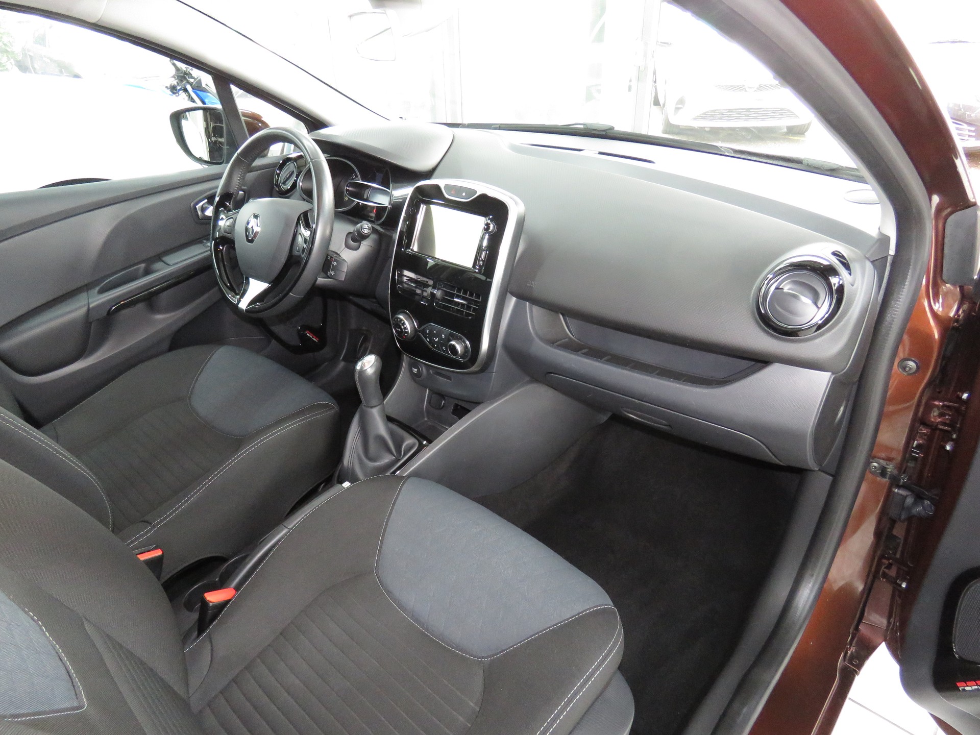 RENAULT Clio 0.9 12V Expression-image-10