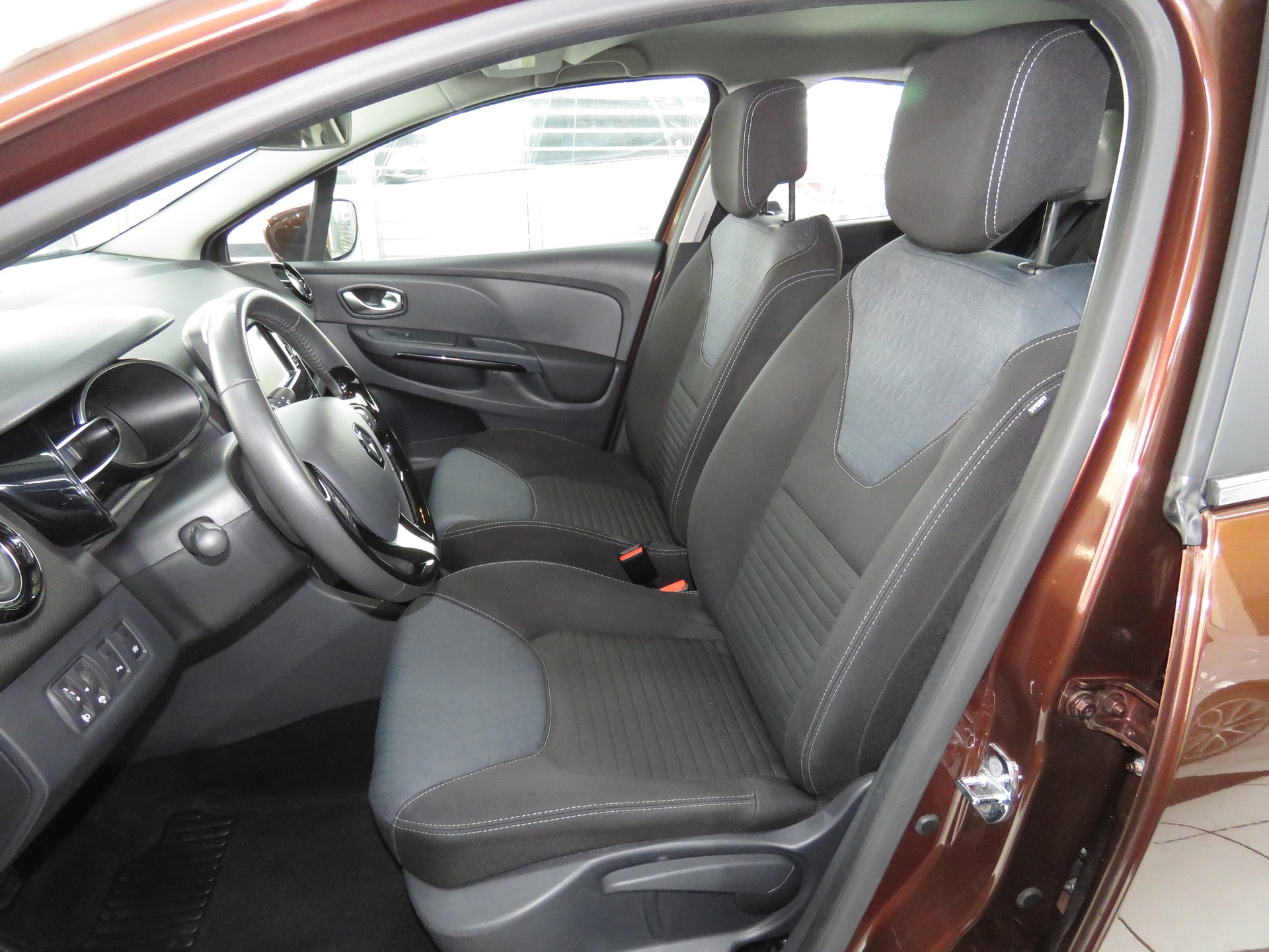 RENAULT Clio 0.9 12V Expression-image-7