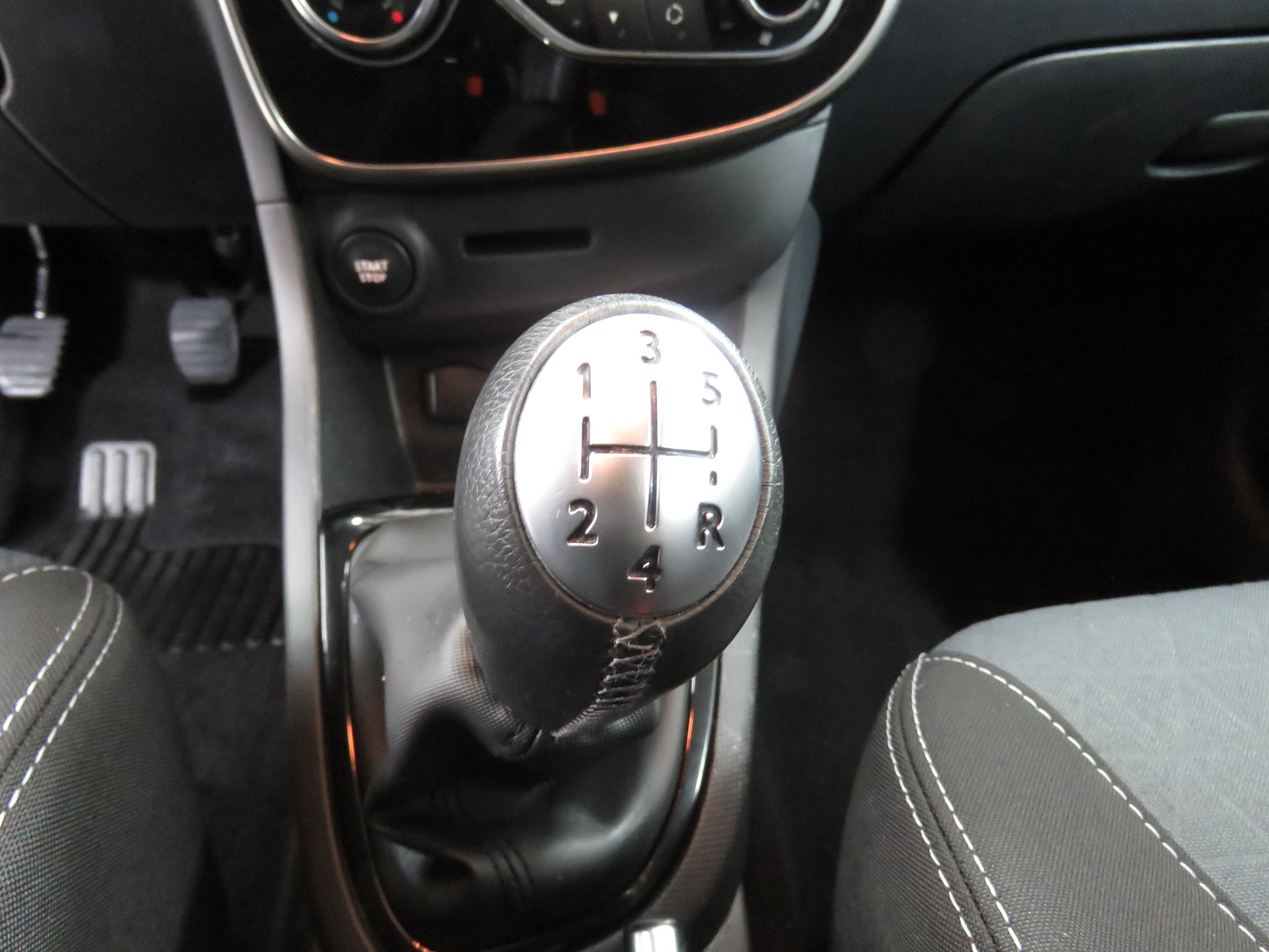 RENAULT Clio 0.9 12V Expression-image-14