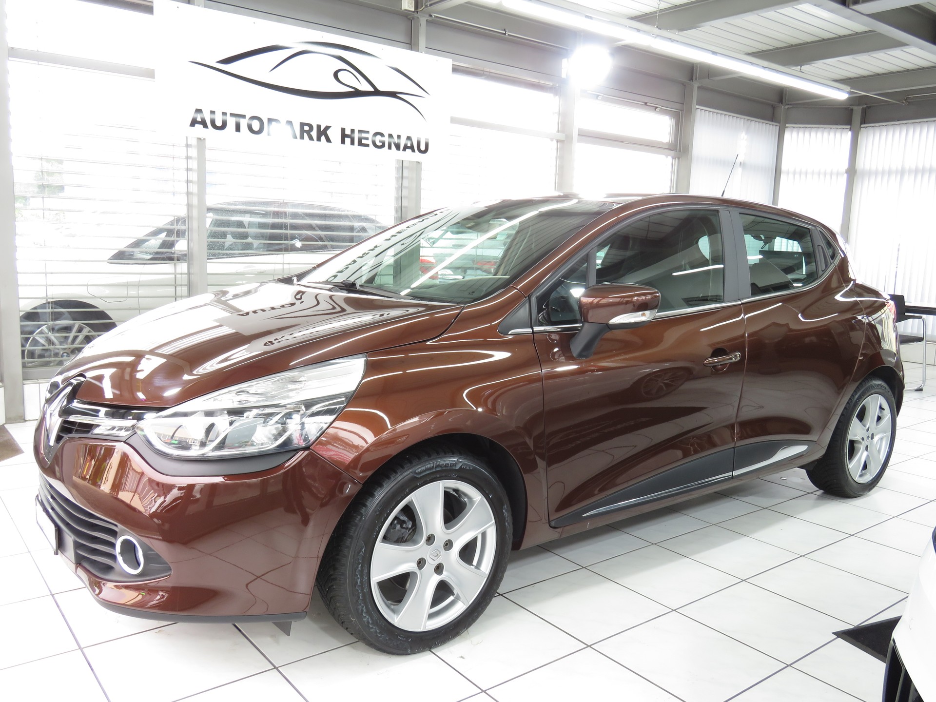 RENAULT Clio 0.9 12V Expression-image-0