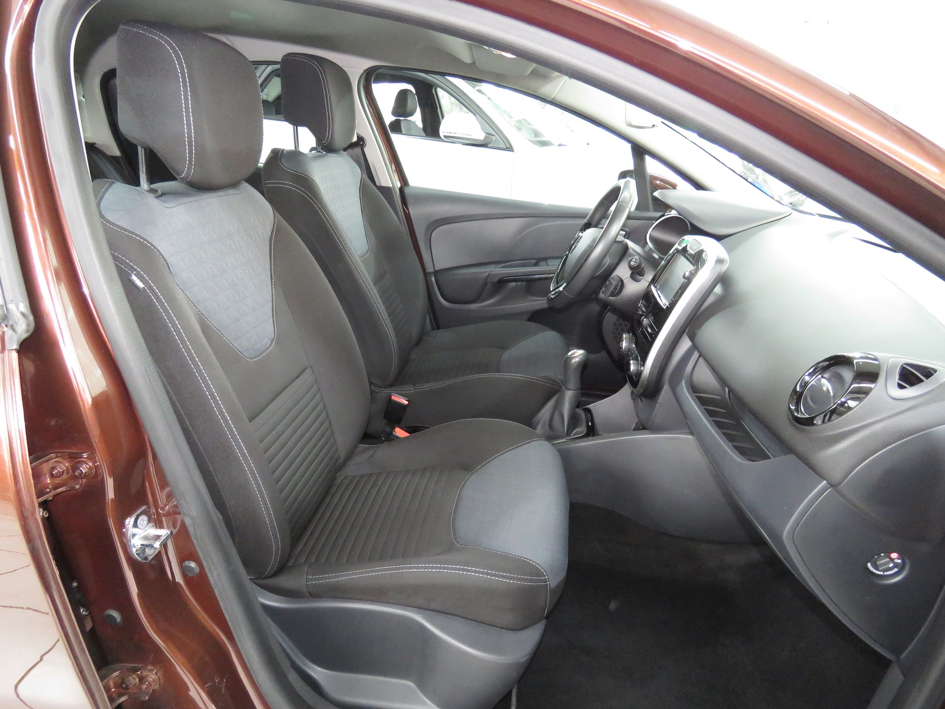 RENAULT Clio 0.9 12V Expression-image-11