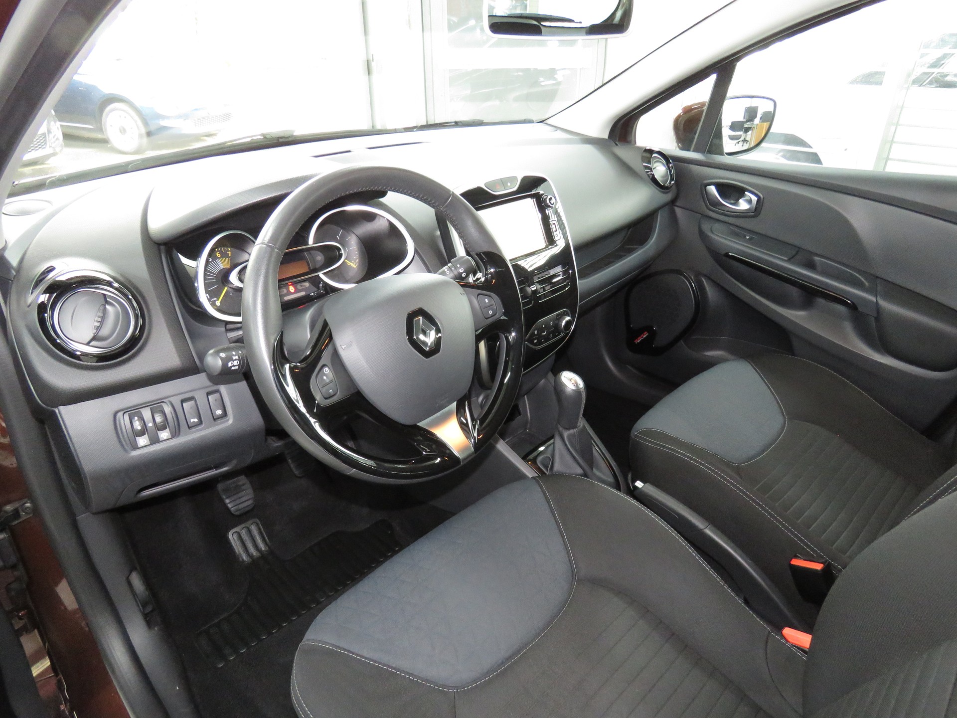 RENAULT Clio 0.9 12V Expression-image-6