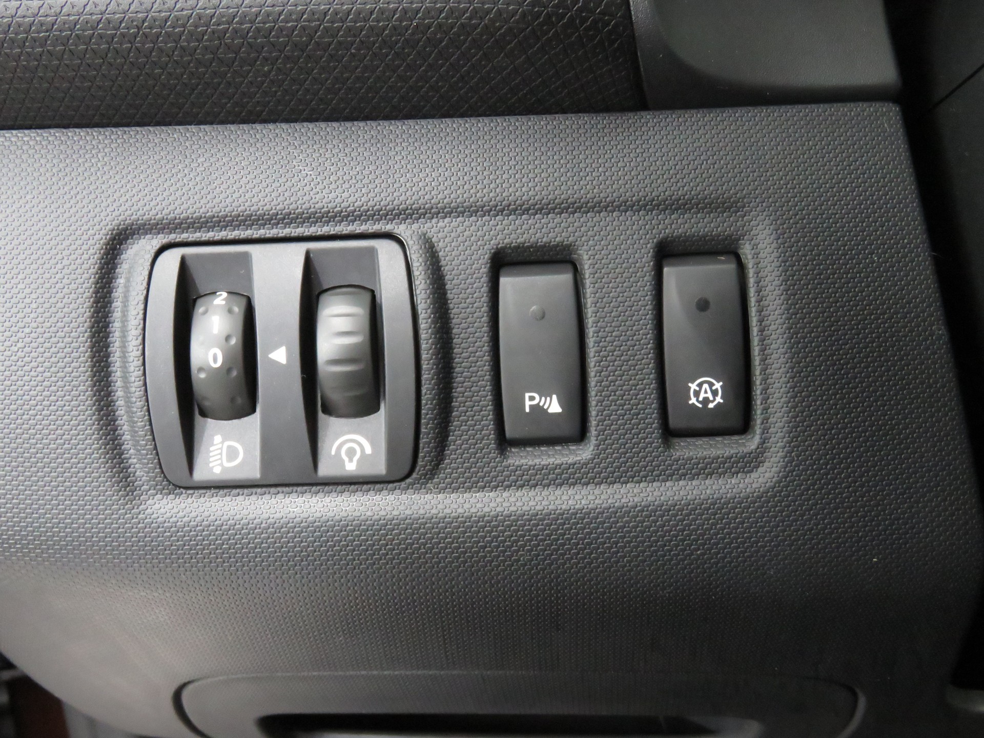 RENAULT Clio 0.9 12V Expression-image-19