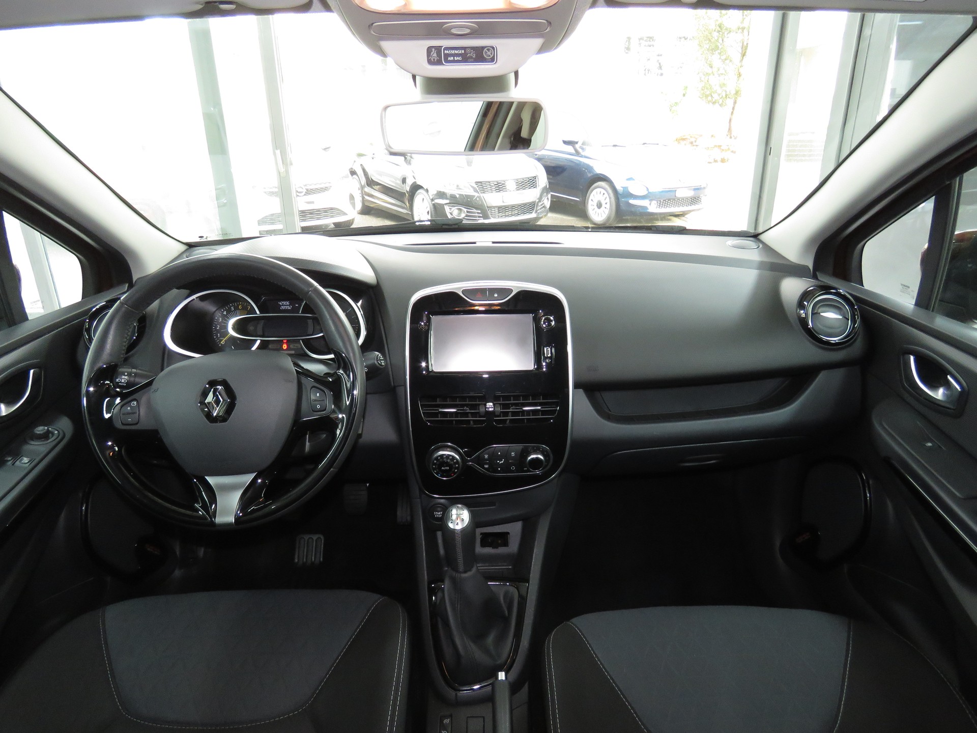 RENAULT Clio 0.9 12V Expression-image-13