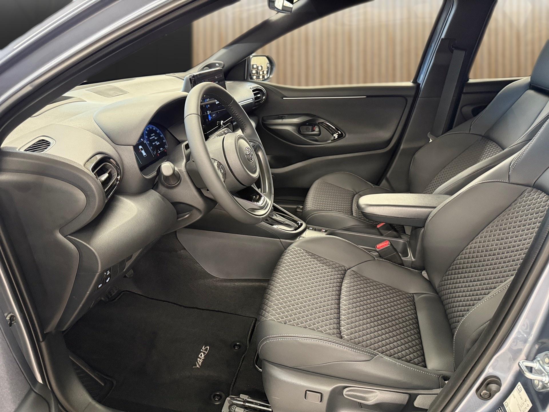 TOYOTA Yaris 1.5 Premium e-CVT-image-10