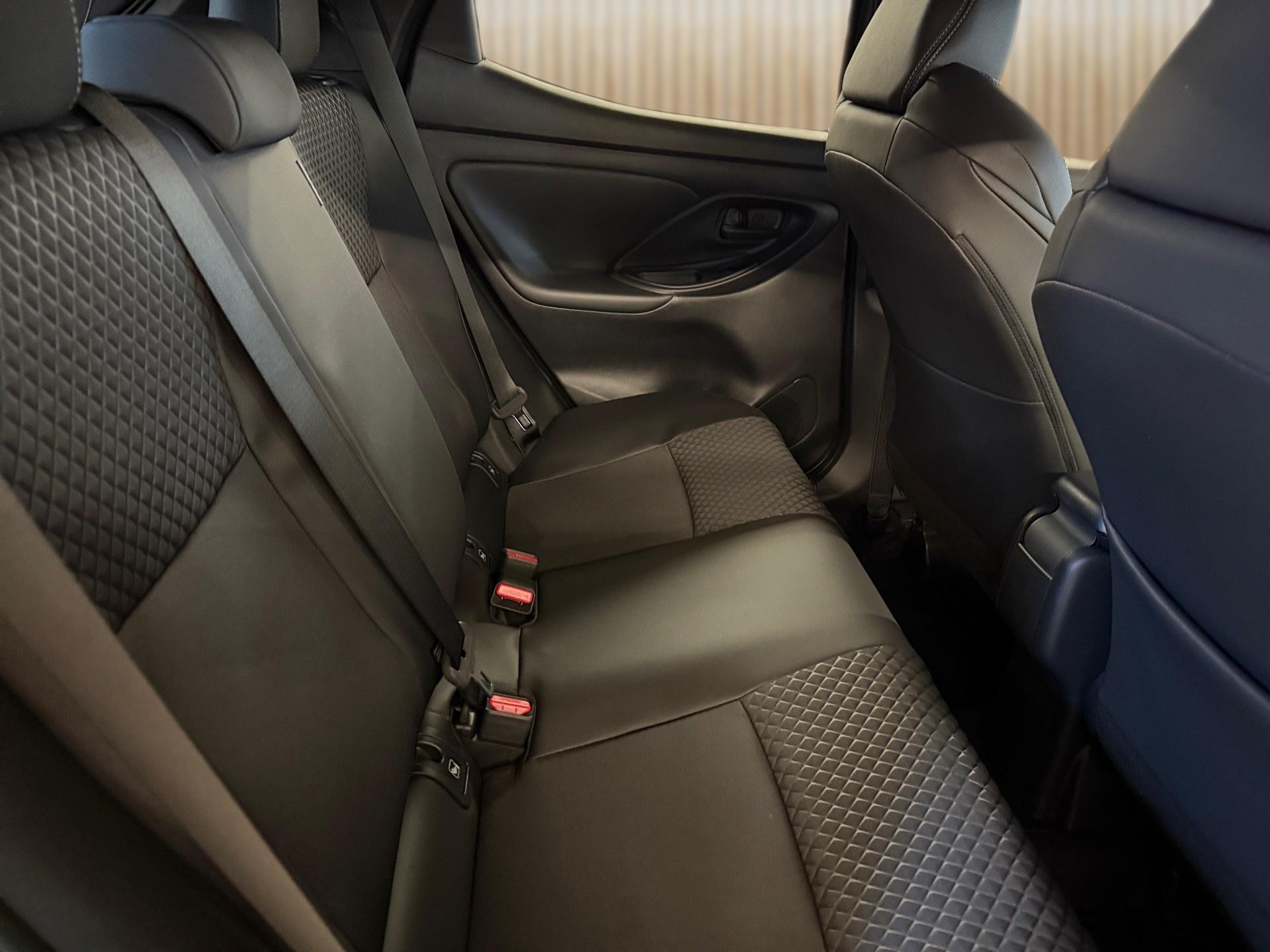 TOYOTA Yaris 1.5 Premium e-CVT-image-13