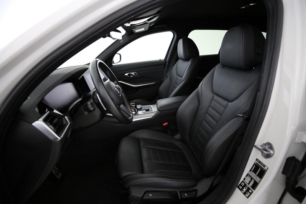 BMW 330i xDrive SAG Touring-image-2