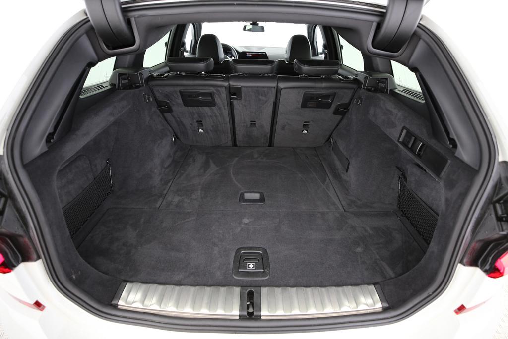 BMW 330i xDrive SAG Touring-image-14