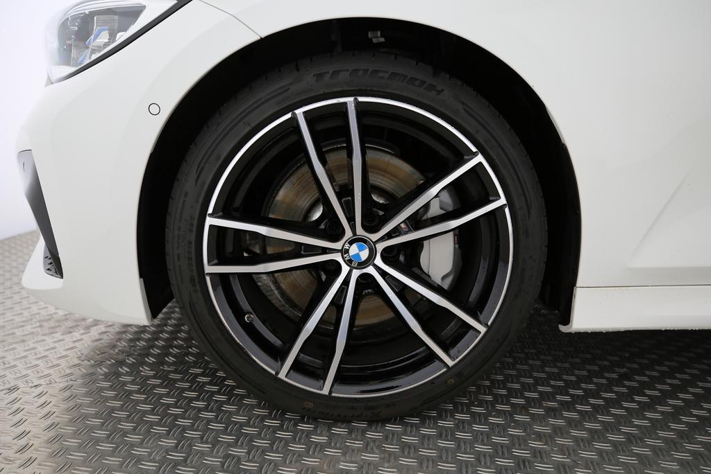 BMW 330i xDrive SAG Touring-image-17