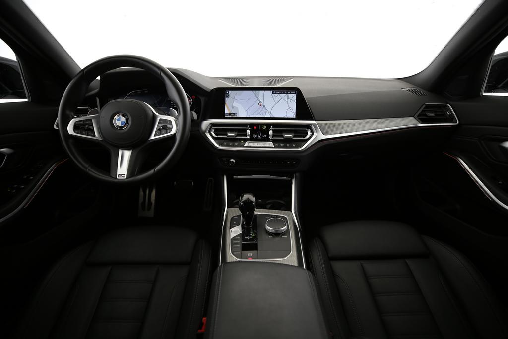 BMW 330i xDrive SAG Touring-image-3
