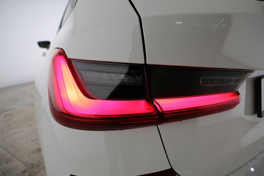BMW 330i xDrive SAG Touring-image-16