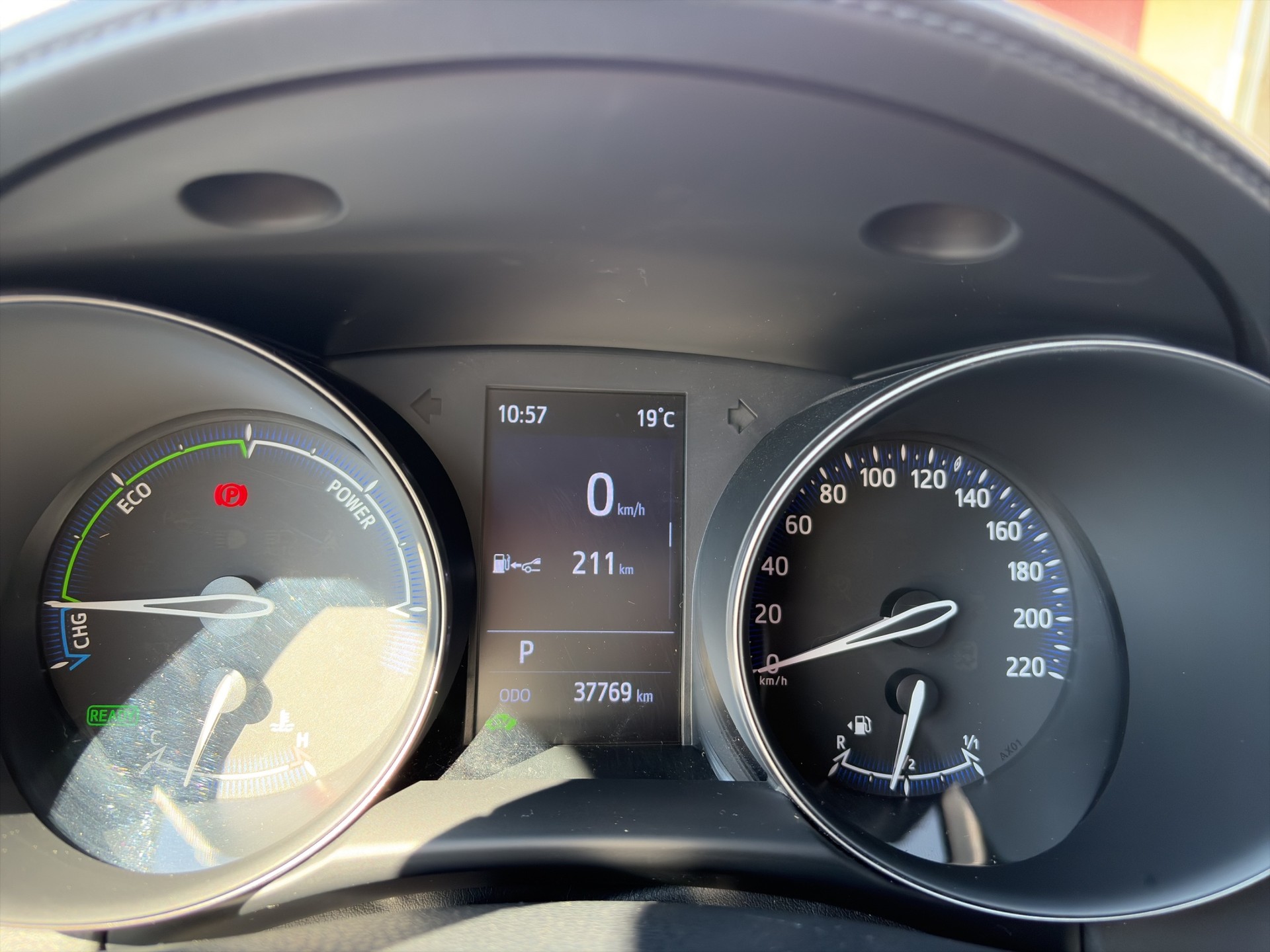 TOYOTA C-HR 1.8 HSD CVT Comfort-image-14
