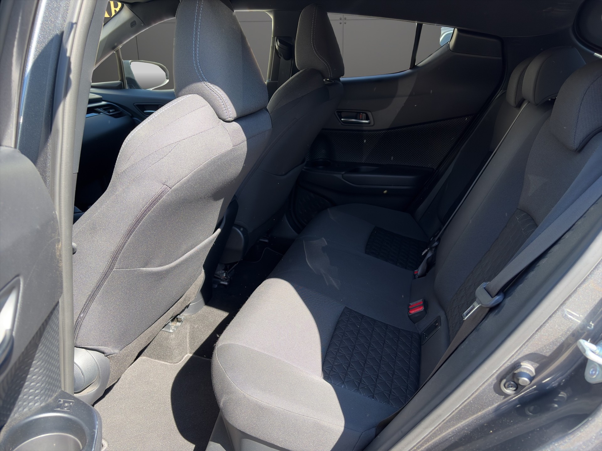 TOYOTA C-HR 1.8 HSD CVT Comfort-image-9